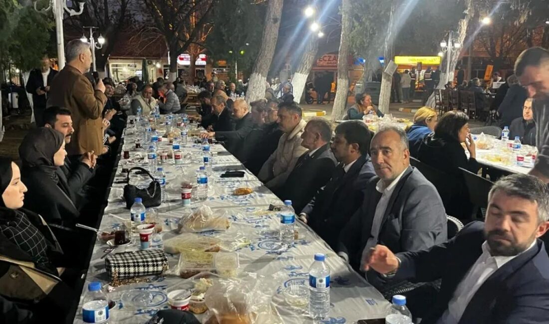 Kırklareli’nin Pehlivanköy ilçesinde yerel belediyenin düzenlediği iftar programında Ramazan ayının