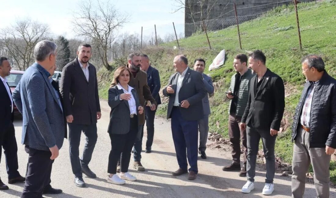 Kocaeli'de İzmit Belediyesi, Gökçeören Mahallesi’ni ziyaret ederek bölge halkının talep