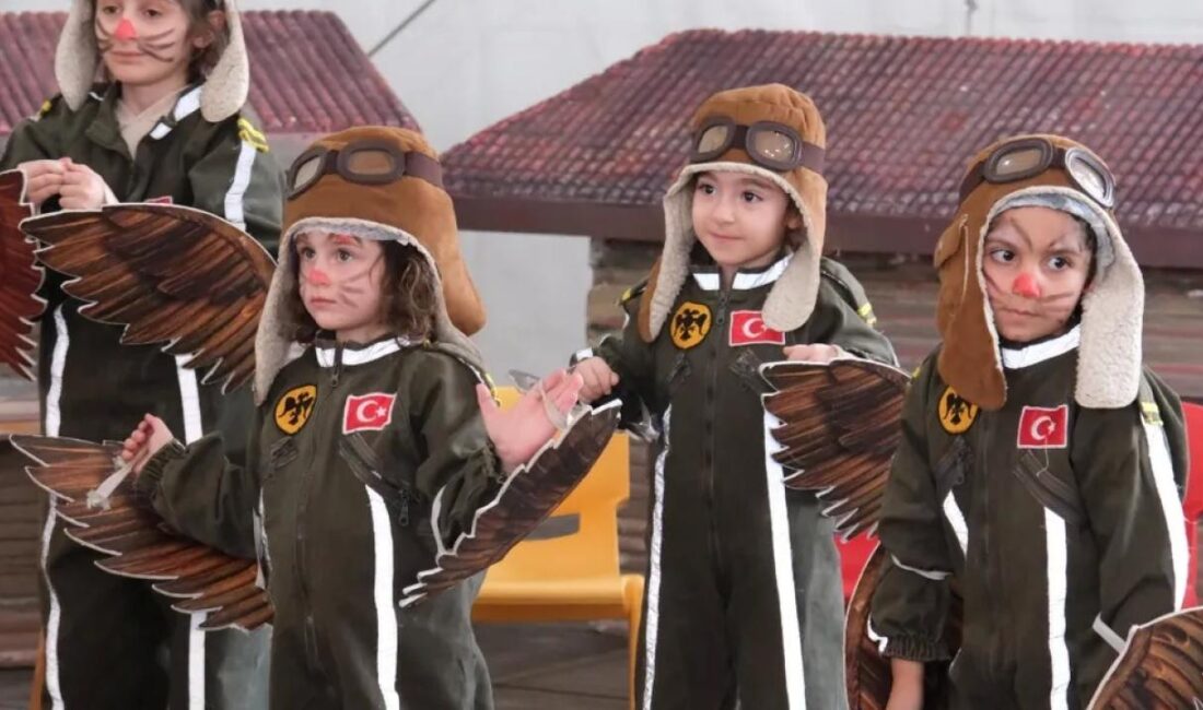 Kocaeli Büyükşehir Belediyesi'nin İzmit Kent Meydanı'nda düzenlediği "Çık Dışarıya Oynayalım"