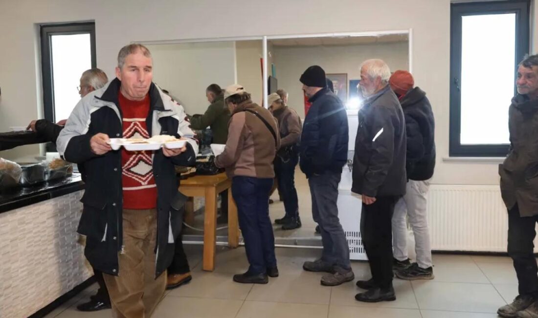 Kocaeli Büyükşehir Belediyesi, sokakta kalan ve barınma ihtiyacı duyan vatandaşlara