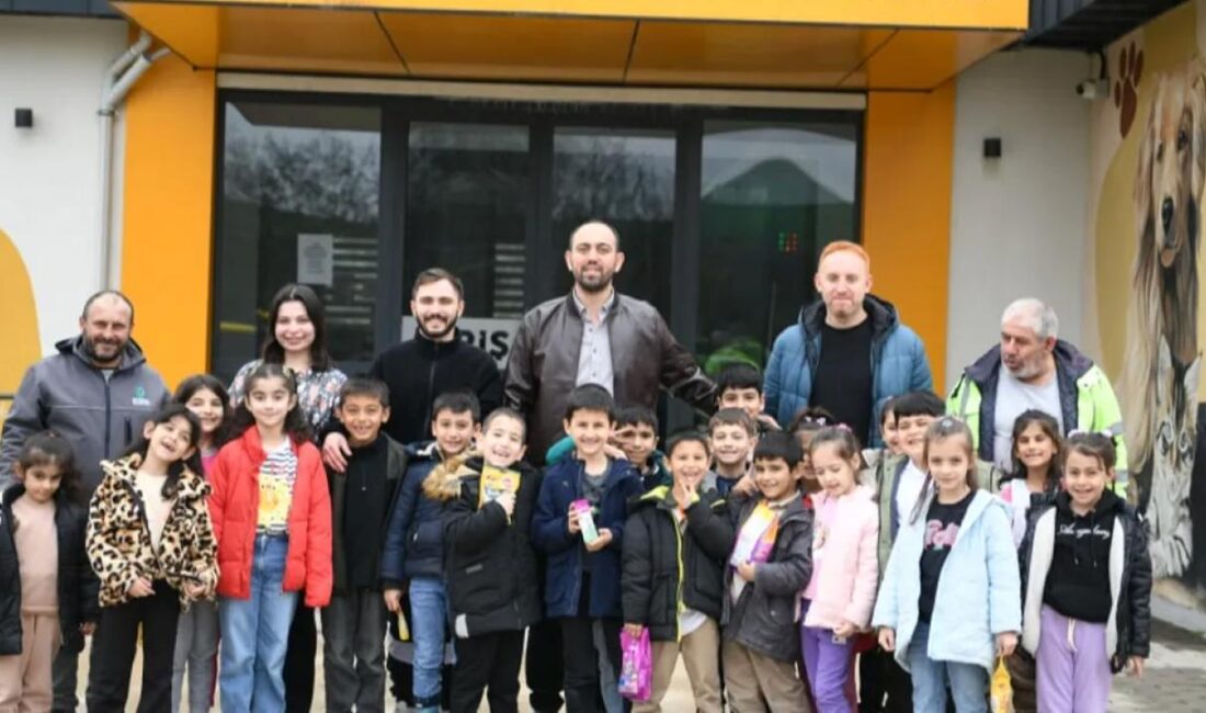 Kocaeli'ne bağlı Çayırova Akçakoca İlkokulu’nun minik öğrencileri, Çayırova Belediyesi Sokak