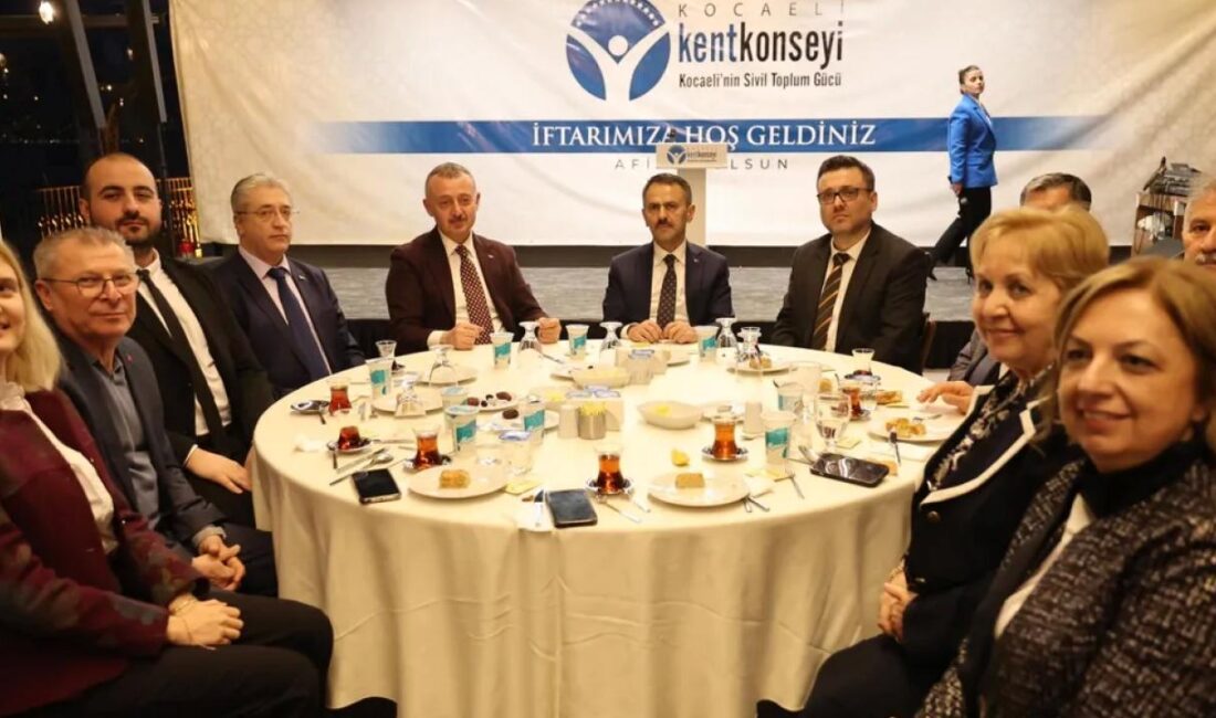 Kocaeli Kent Konseyi’nin iftarına konuk olan Kocaeli Büyükşehir Belediye Başkanı