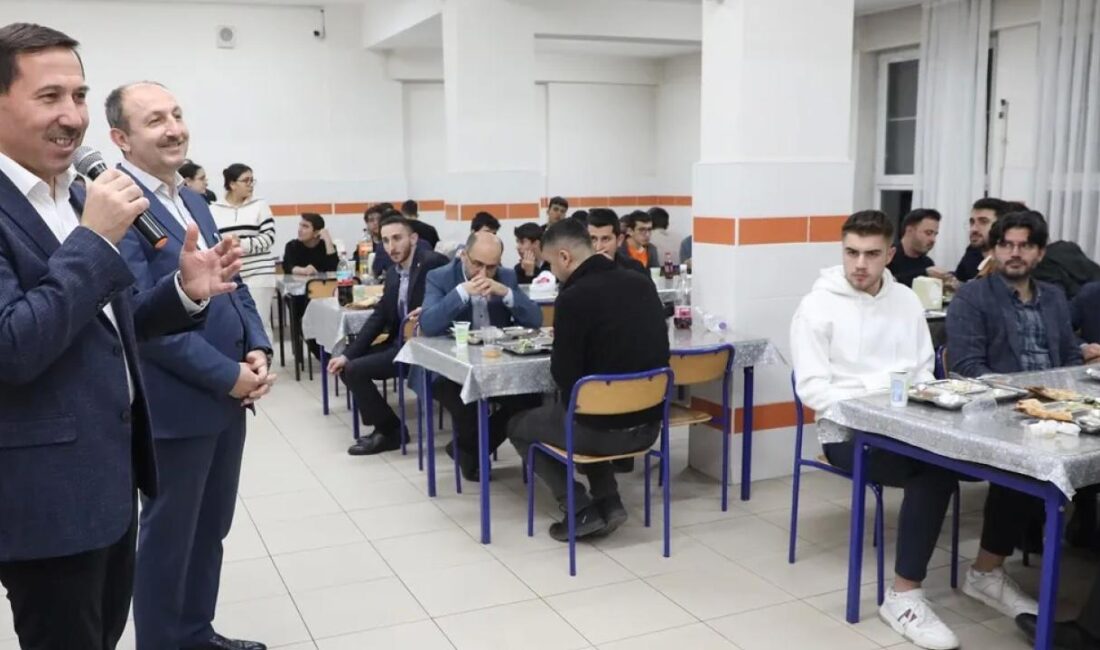 Konya'da Karatay Belediye Başkanı Hasan Kılca, Karatay Fen Lisesi öğrencileriyle