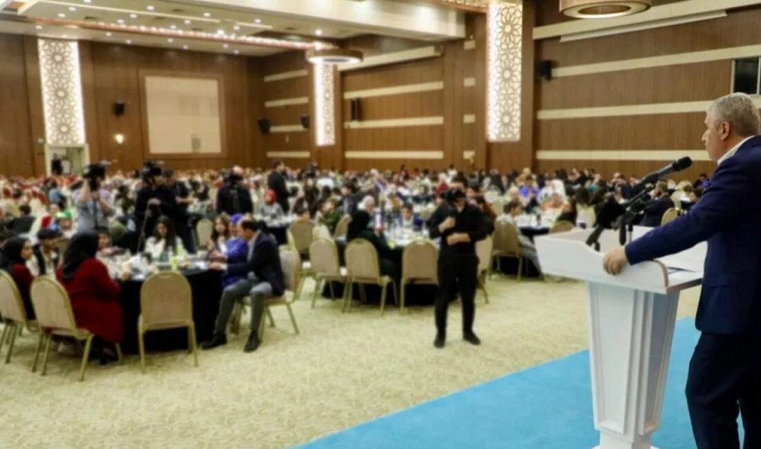 Konya’da “Dünya Yetimler Günü” dolayısıyla “Kardeşlik İftarı” programı düzenlendi.