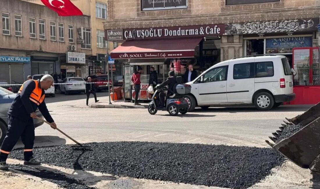 Mardin'de Midyat Belediyesi, şehir genelindeki yolların kalitesini artırmak ve vatandaşlara