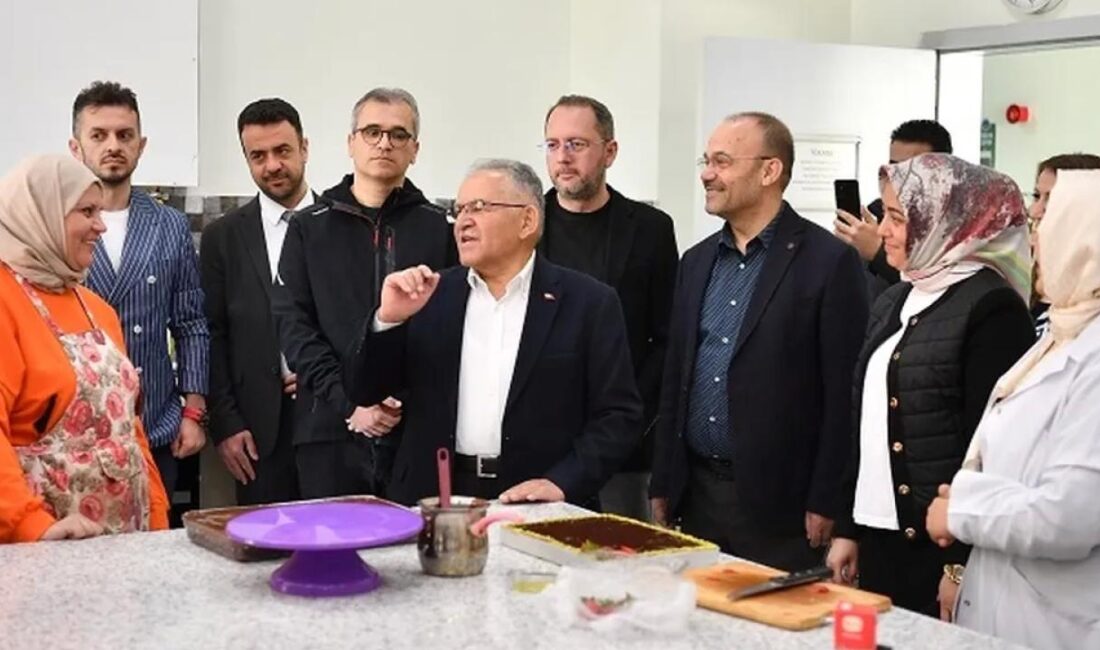 Kayseri Büyükşehir Belediye Başkanı Dr. Memduh Büyükkılıç, KAYMEK tarafından gerçekleştirilen