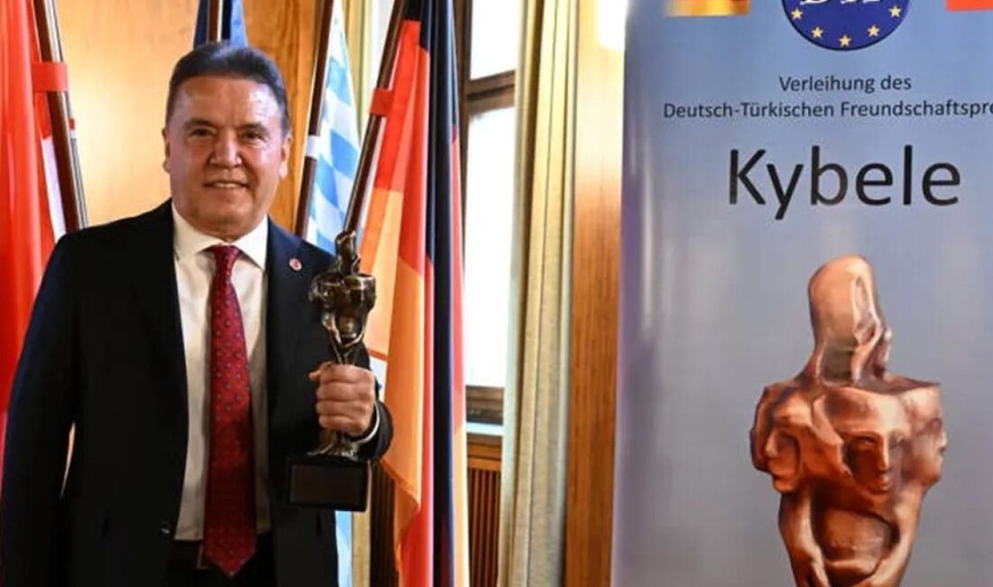 Türk-Alman dostluk köprüsünü güçlendiren çalışmaları nedeniyle, Türk Alman Dostluk Federasyonu