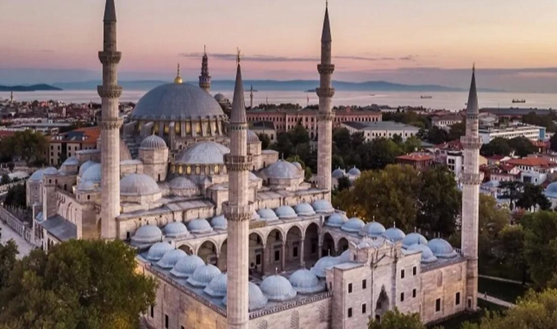 Ramazan ayında maneviyatı hissetmek, tarihi ve dini yapıları ziyaret etmek