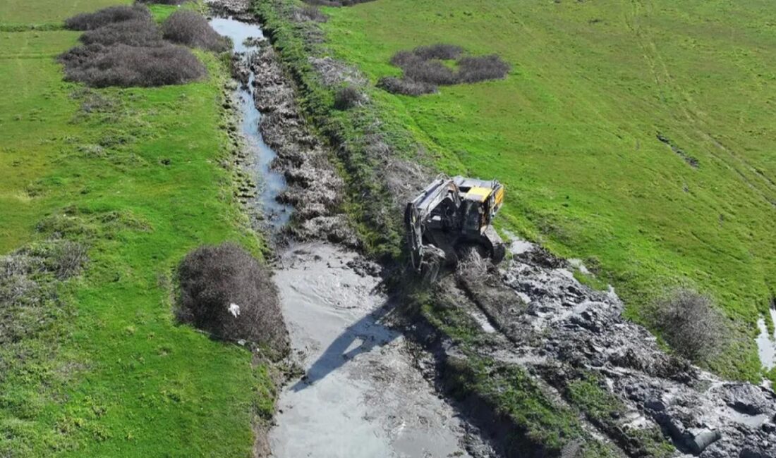 Sakarya Büyükşehir Belediyesi tarafından ilçelerde sürdürülen drenaj ve sulama kanalları