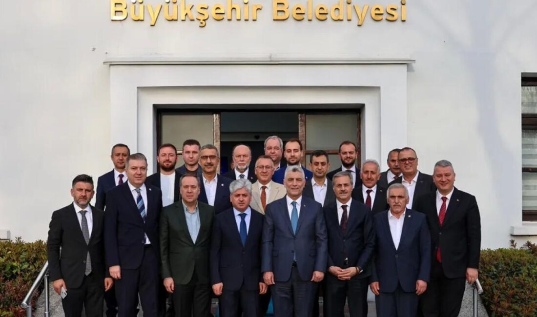 Sakarya Büyükşehir Belediye Başkanı Yusuf Alemdar, Ticaret Bakanı Ömer Bolat’ı