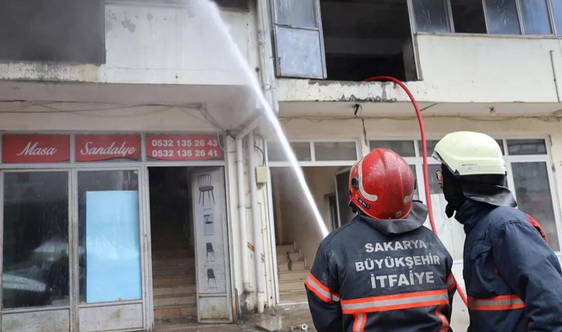 Sakarya Büyükşehir Belediyesi, ASEM Mobilyacılar Sanayi Sitesi'nde meydana gelen yangının