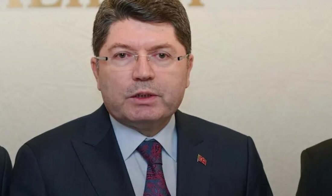 Adalet Bakanı Yılmaz Tunç,  Van Valiliği'nde yaptığı açıklamada, "Terörsüz