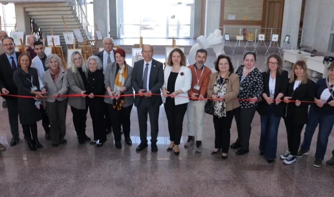 Trakya Üniversitesi Eczacılık Fakültesi bilim ve sanatı buluşturan bir etkinliğe