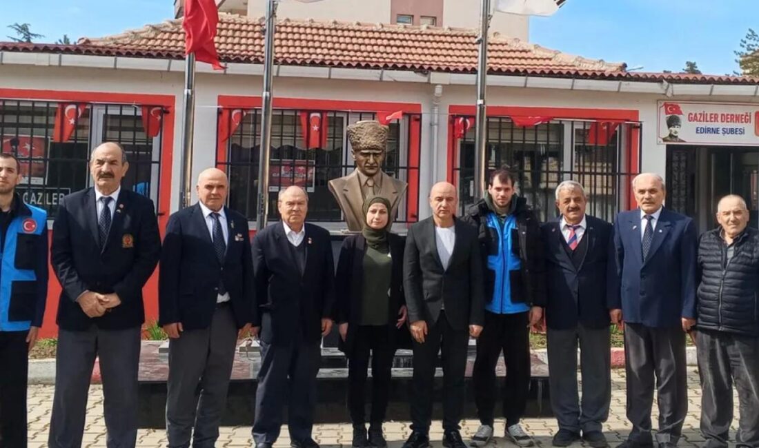 Yesevi Hareketi Derneği Edirne İl Başkanı Alpaslan Cankaloğlu ve yönetim kurulu üyeleri,