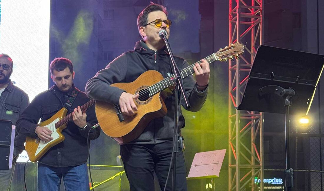 İzmir, Kayseri ve Kocaeli Barosu üyesi avukatlardan oluşan müzik grupları